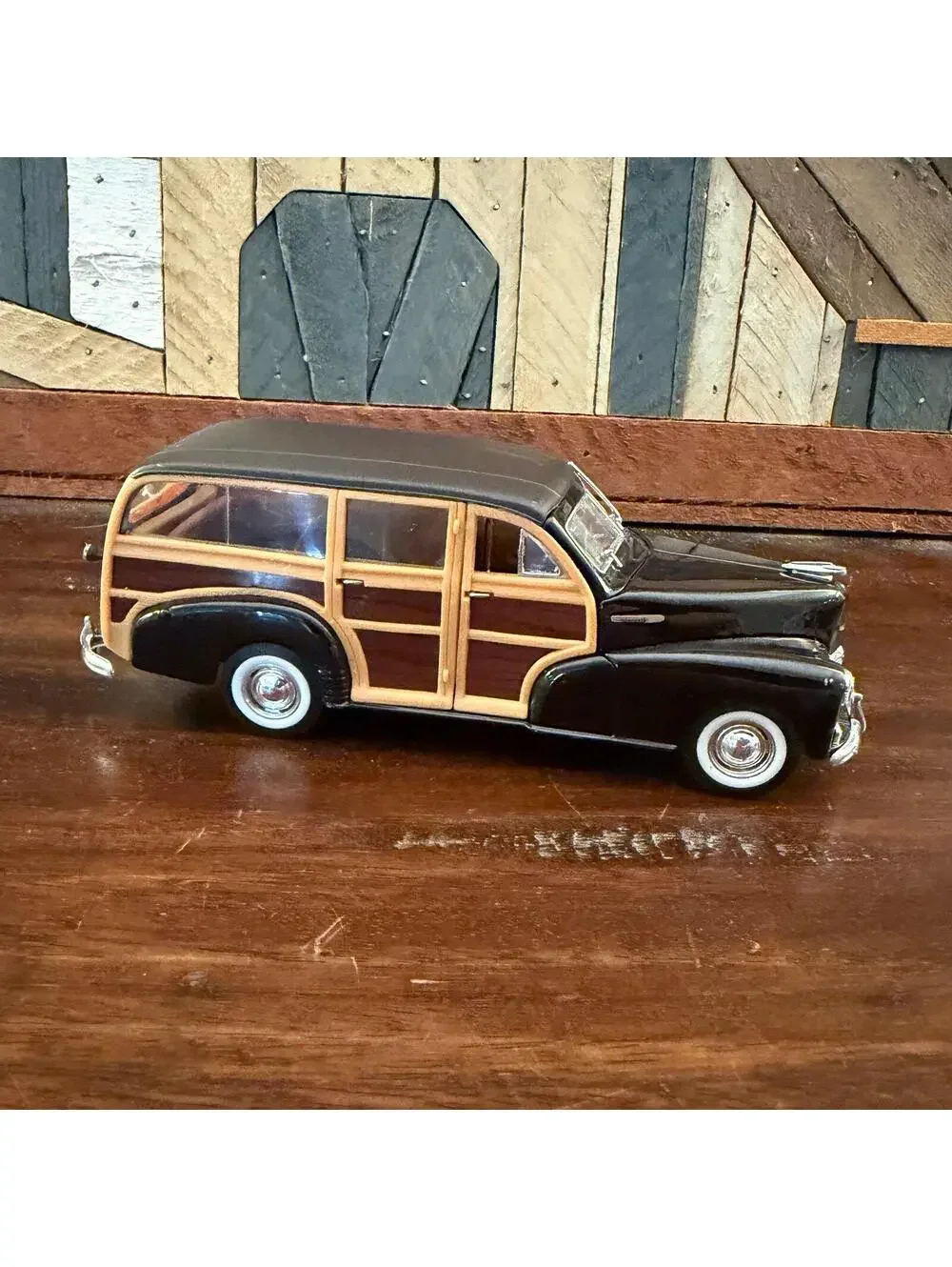 Welly 1948 Chevrolet Fleetmaster Woody Wagon Diecast 1:24 Black/Brown